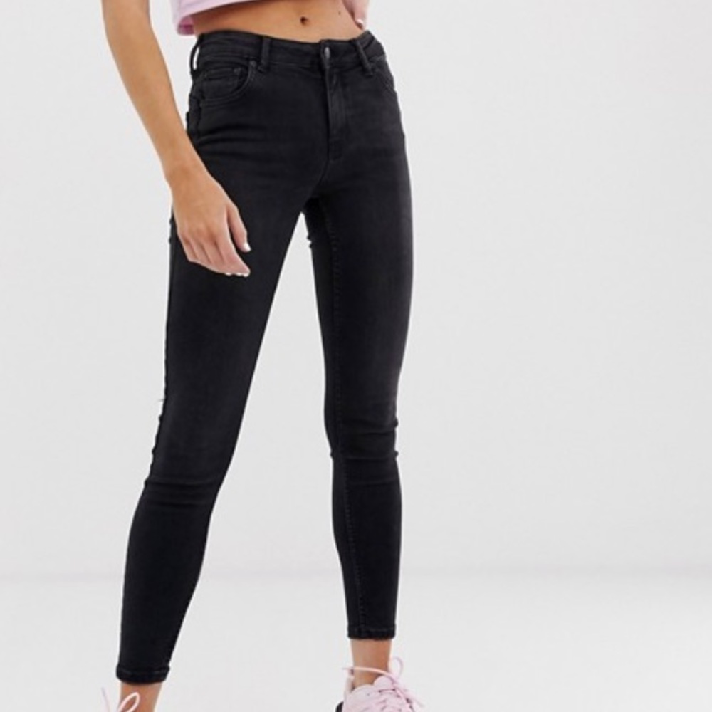 Skinny black jeans